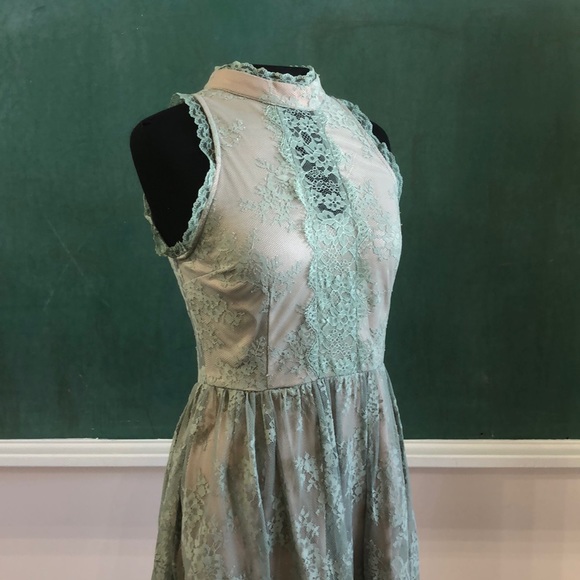 Stretch short lace dress - Picture 2 of 12